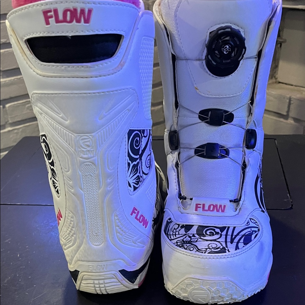 Flow White and Pink Snowboard Boots - Picture 3 of 4